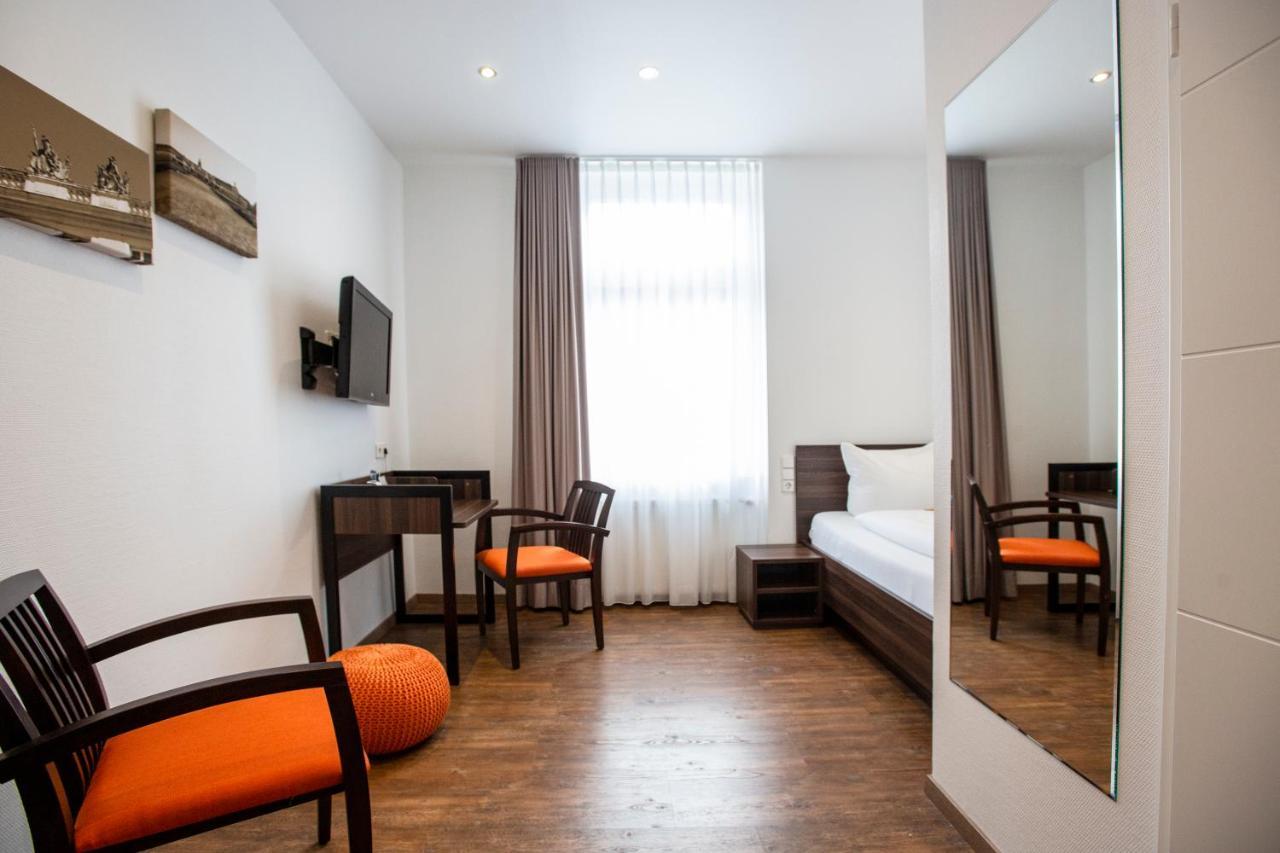 Sevendays Hotel Карлсруе Екстериор снимка