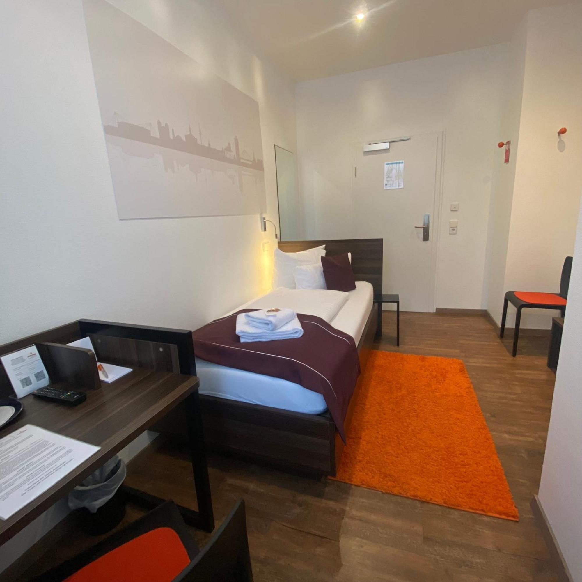 Sevendays Hotel Карлсруе Екстериор снимка