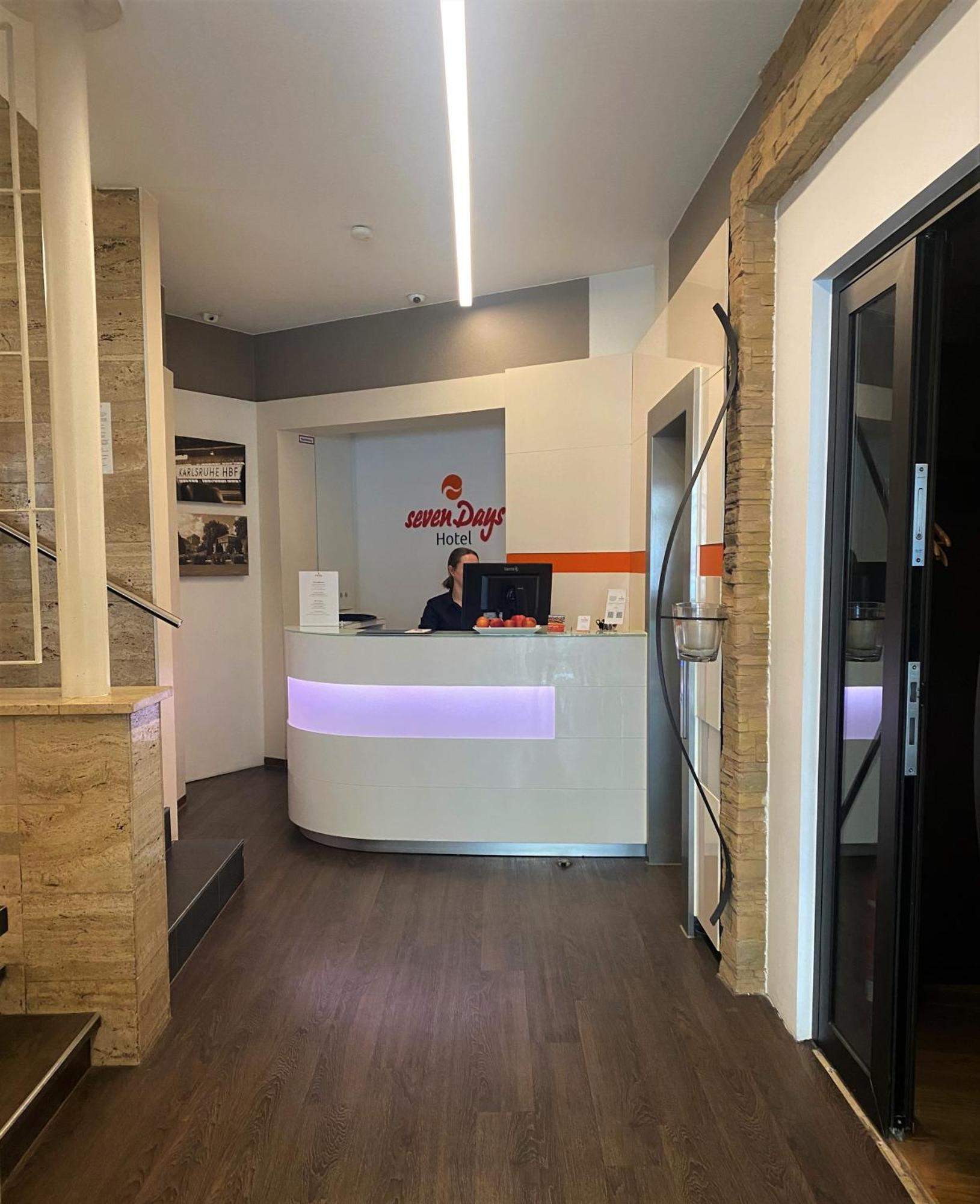 Sevendays Hotel Карлсруе Екстериор снимка