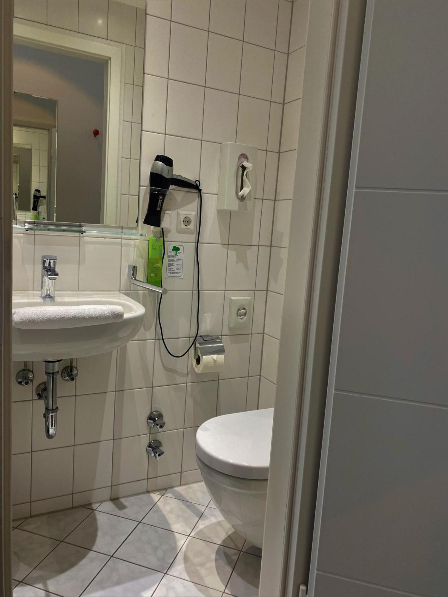 Sevendays Hotel Карлсруе Екстериор снимка