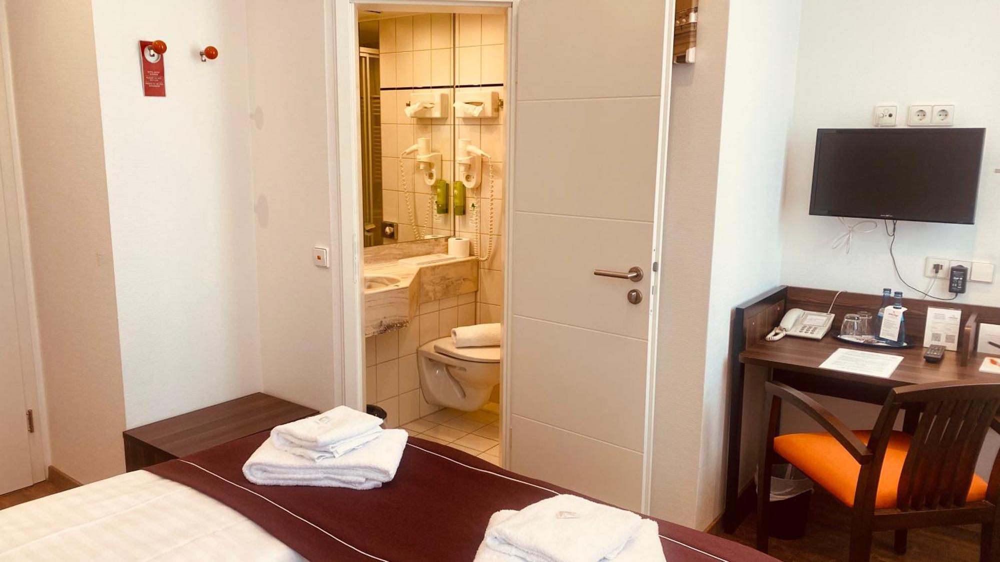 Sevendays Hotel Карлсруе Екстериор снимка