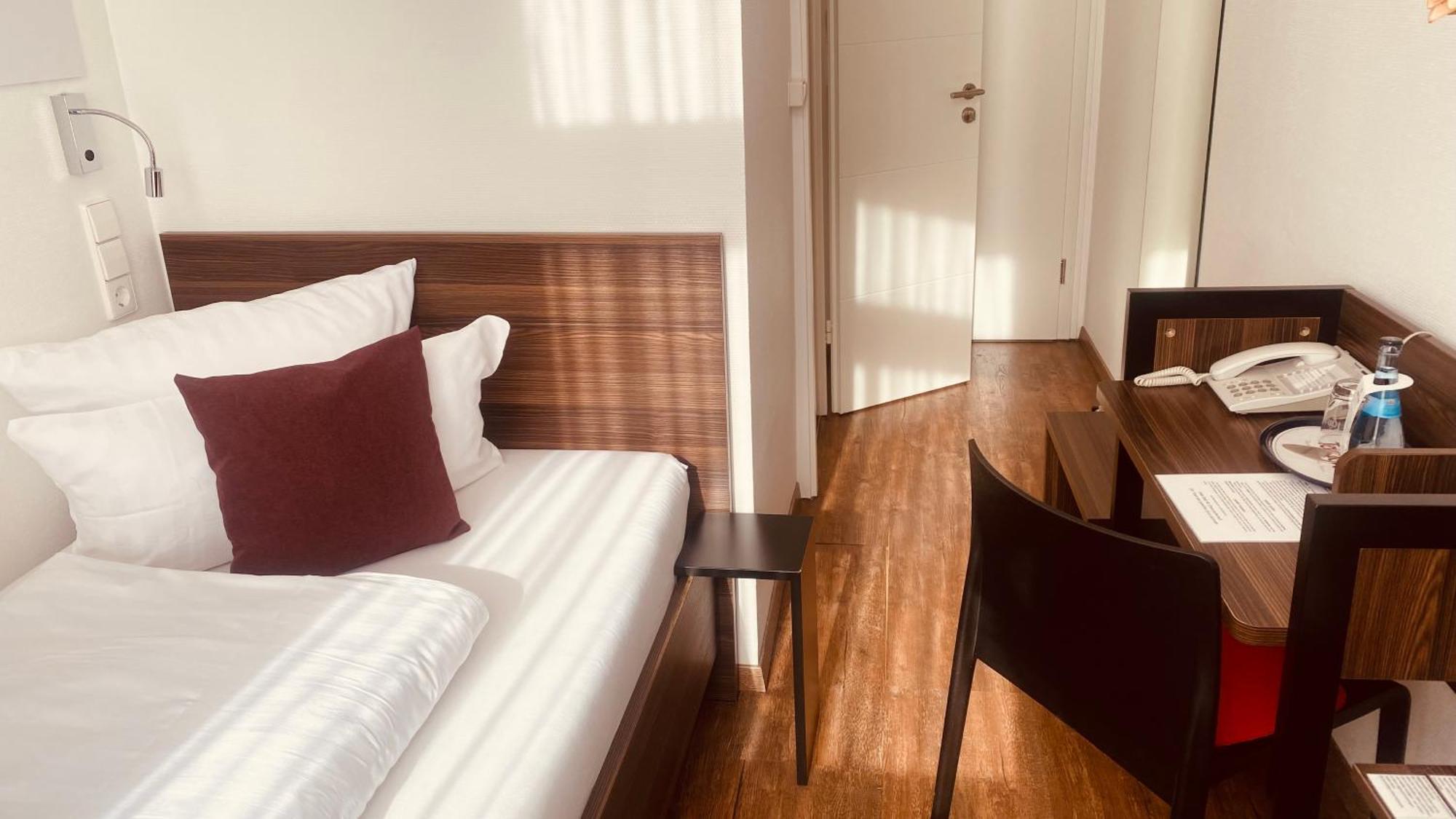 Sevendays Hotel Карлсруе Екстериор снимка